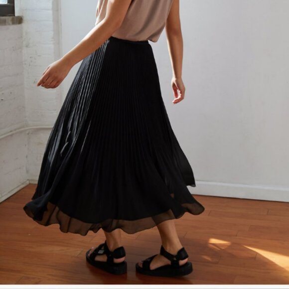 Aritzia Wilfred Twirl Pleated Midi Skirt Black Size XL - Picture 2 of 6